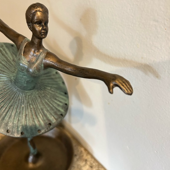 Ballerina SPI bronze cast aluminum dancer jewelry holder - Picture 3 of 7